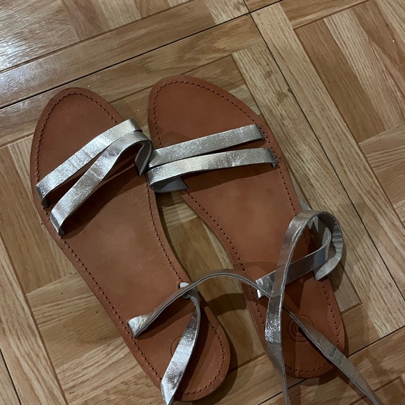 Urban Outfitters Cleo Silver Metallic Sandals - Picture 2 of 3